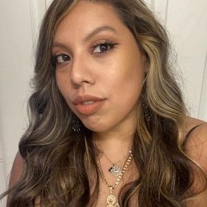 Meet your Posher, Alejandra